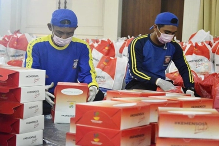 Pemerintah Pusat Salurkan Ribuan Paket Bantuan Makanan Siap Saji untuk Korban Banjir di Riau
