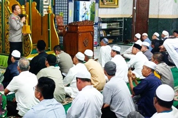 Polisi Ajak Warga Salat Berjemaah, Sekaligus Ciptakan Pemilu Damai