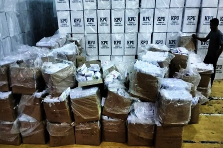 KPU Salurkan Logistik Pemilu 2024 ke Riau, '10 Ribu Rusak dan 39 Ribu Tambahan Surat Suara Diajukan'
