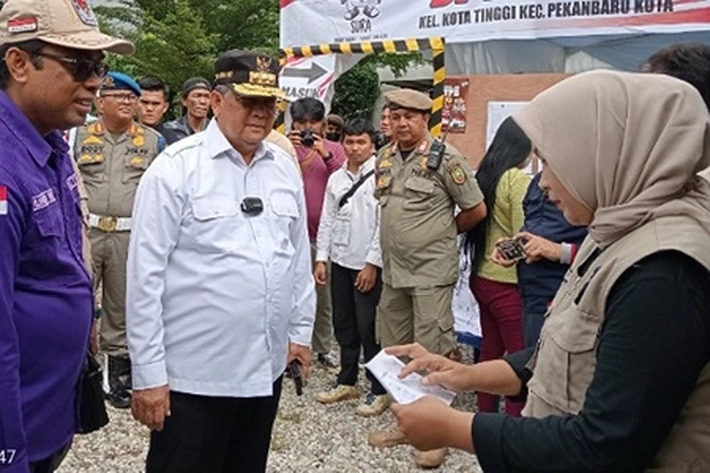 Setelah Lakukan Pencoblosan, Gubernur Edy Natar Nasution Turun Langsung Pantau Pelaksanaan Pemilu 2024