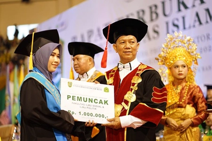 Universitas Islam Riau Wisuda Periode I 2024 yang Diwarnai Keharuan dan Keceriaan