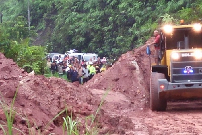 Balai Pelaksana Jalan Nasional Mulai Tangani Jalan Longsor Lintas Riau-Sumbar di Kuansing