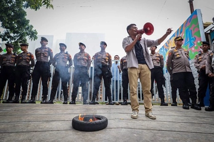 Diduga ada Kecurangan Pemilu 2024, 'Pemuda Mahasiswa Timur Cinta NKRI' Lakukan Aksi Demo di Depan Kantor ICW, Kontras, dan LBH