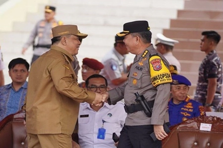 Pj Gubernur SF Hariyanto Hadiri Gelar Pasukan Ops Keselamatan Lancang Kuning 2024 di Lapangan Mapolda Riau