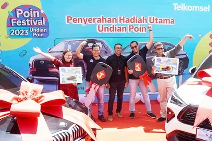 Pelanggan Setia Telkomsel Menangkan Hadiah Mobil BMW 320i karena Sudah jadi Pelanggan 20 Tahun