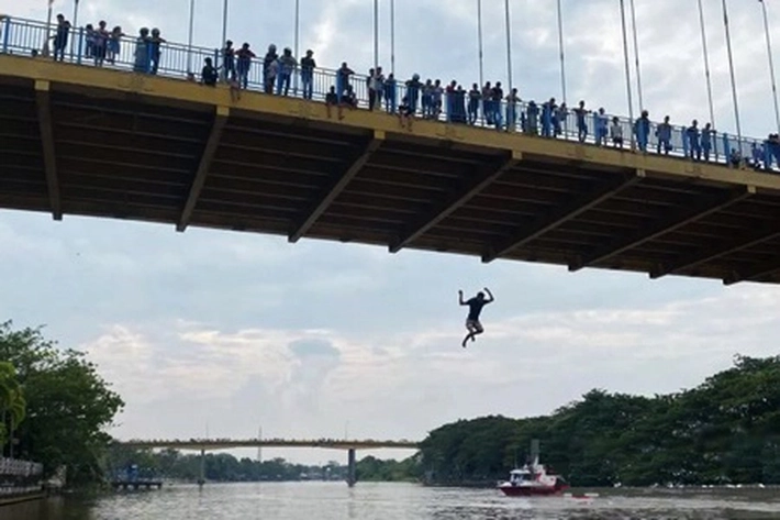 Tradisi Petang Megang di Tepi Sungai Siak, 'Dihadiri Ribuan Orang yang Menyaksikannya'