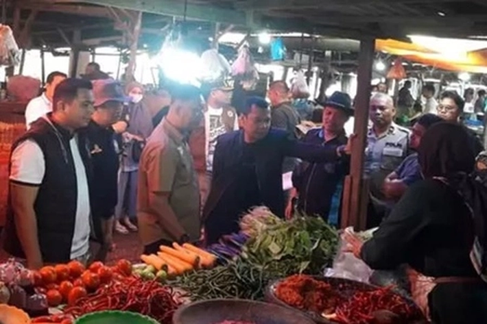 Pj Walikota Muflihun Langsung Terjun ke Pasar Tradisional, 'untuk Kendalikan Kenaikan Harga Bahan Pokok Selama Ramadan'