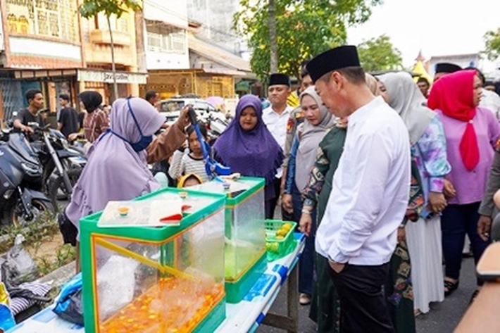 Bupati Afrizal Sintong Resmikan Pasar Ramadhan, 'Ajak ASN Beli Takjil'