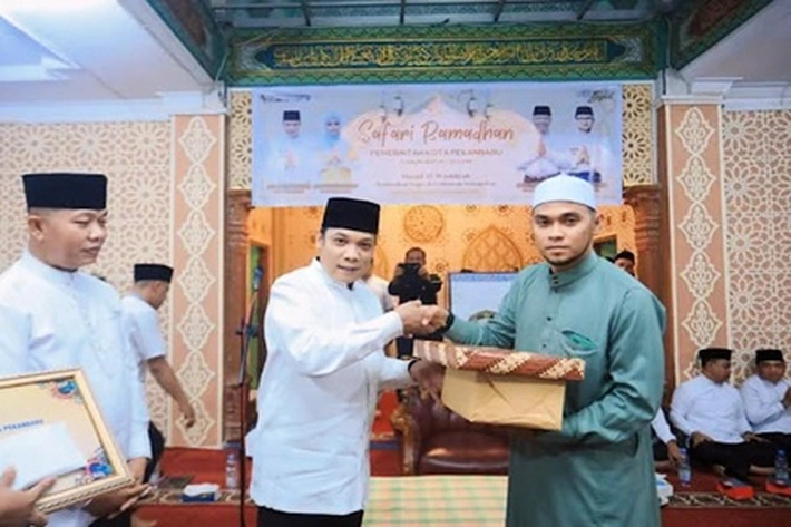 Pj Muflihun Hadiri Safari Ramadhan di Masjid Al-Washliyah, Sambil Nikmati Tausiyah yang Disampaikan Prof Dr H Akabarizan