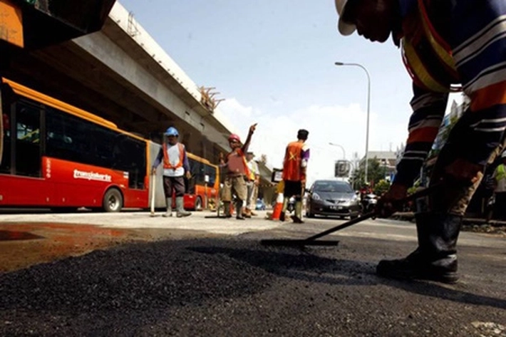 Pemprov Riau Bantu Perbaiki Ratusan Jalan Berlubang di Pekanbaru, 'dengan Gunakan Tambal Sulam Aspal Hitam Curah'