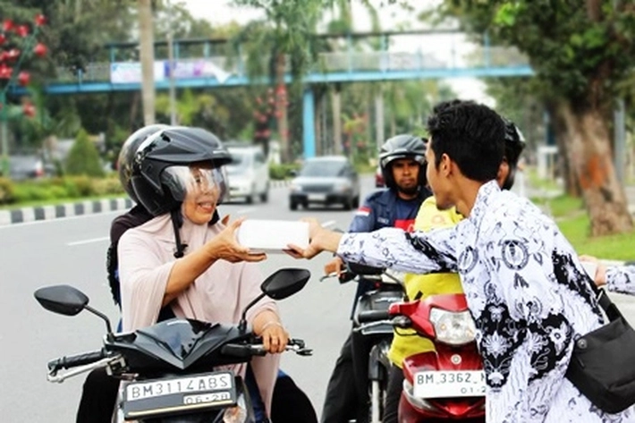 Persatuan Guru Republik Indonesia Berbagi Paket Buka Puasa Ramadan, Dr Adolf Bastian: 'Sebagai Bentuk Kepedulian Bagi Sesama'