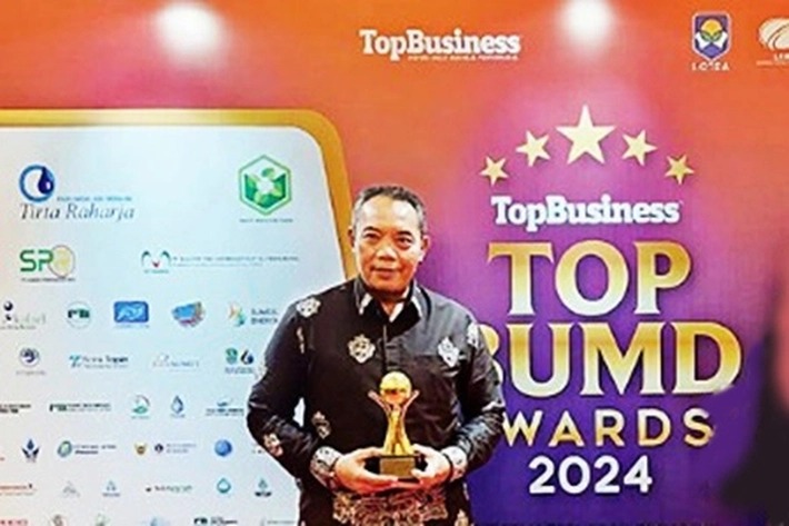 Asisten II Ingot Ahmad Wakili Pj Walikota Pekanbaru Raih Penghargaan Top Pembina BUMD 2024