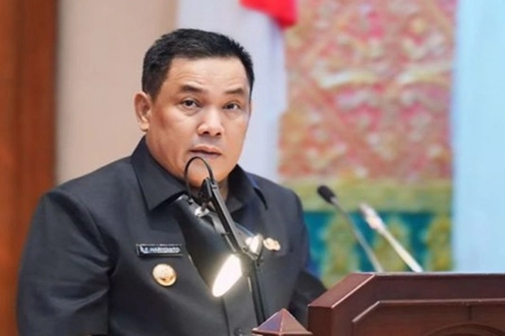 Pj Gubri Hadiri Sidang Paripurna Sampaikan LKPJ di DPRD Riau