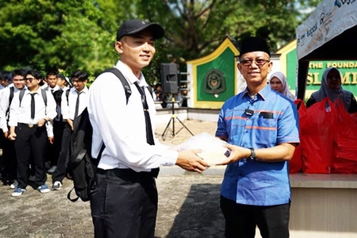 Prof Syafrinaldi Inisiasi Keberkahan di Ramadhan, 'dengan Bagikan 1.000 Paket Berbuka Puasa'