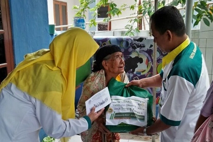 Nabi Muhammad Memerintahkan Setiap Orang untuk Berbagi Makanan pada Orang lain