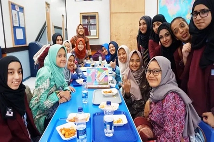 Belasan Tahun Kerja Sama Pesantren di Jakarta dan Sekolah Katolik Inggris, 'untuk Mengangkat Indonesia yang Toleran'