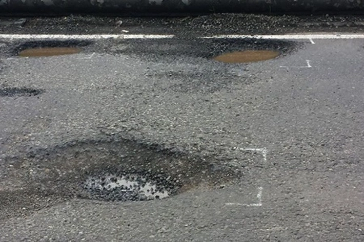 PUPR Riau Tutup Ribuan Jalan Berlubang di Pekanbaru Sesuai Perintah Pj Gubri