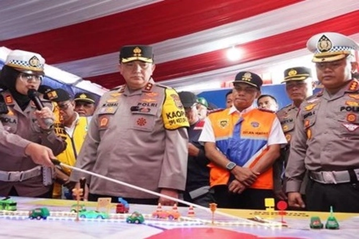 Kapolda Riau Irjen Mohammad Iqbal Pantau Arus Balik di Riau Lancar