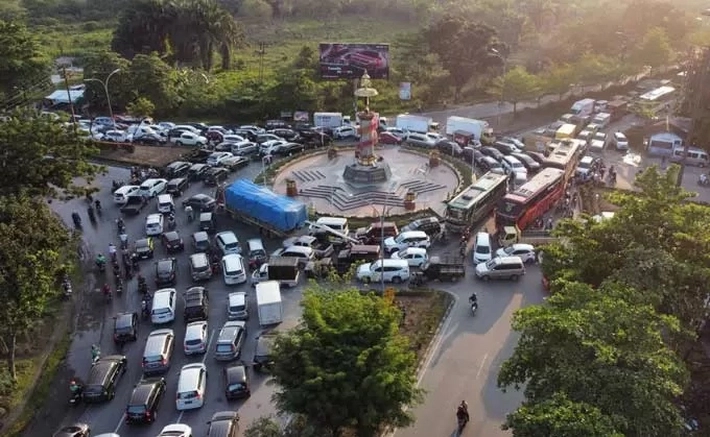 Kemacetan Panjang Terjadi di Ruas Jalan SM Amin karena U-turn yang Menghalang