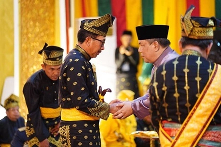 Kajati Riau Akmal Abbas Sandang Gelar Adat Datuk Seri Lela Setia Junjungan Negeri