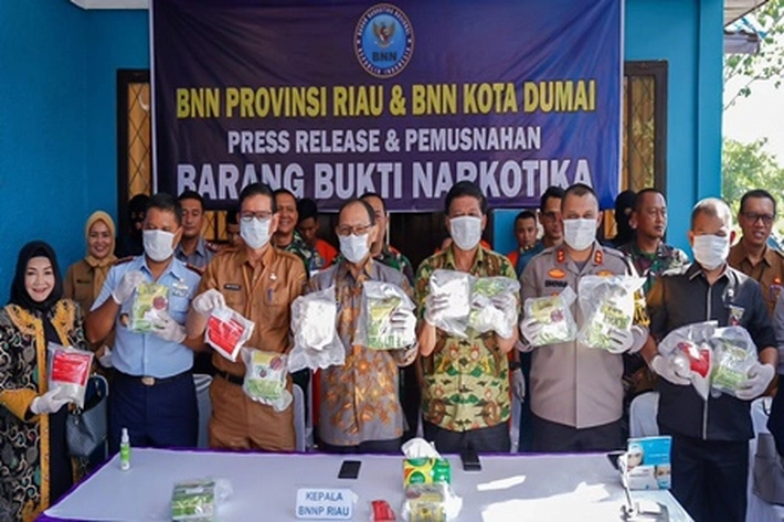 BNN Riau dan Dumai Musnahkan Barang Bukti 15 Kg Sabu dan Ribuan Pil Ekstasi