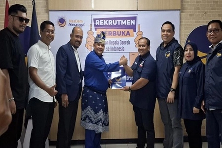 Mantan Gubernur Riau Edy Natar Nasution Kembalikan Formulir ke PDIP-NasDem dan Terus Menjalin Komunikasi Politik