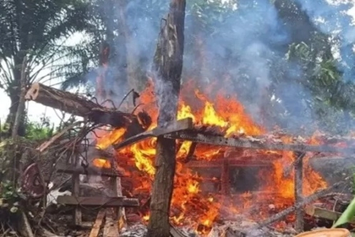 Bangunan Liar di Unri Dibongkar dan Dibakar yang Dihadiri Perwakilan Kampus