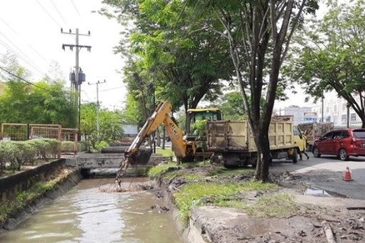 Saluran Air Masih Tergenang yang Perlu Segera Dinormalisasi Oleh PUPR Pekanbaru