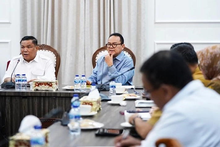 Pj Gubri SF Hariyanto Bersama Tim Tenaga Ahli Bahas Percepatan Proyek Strategis Infrastruktur