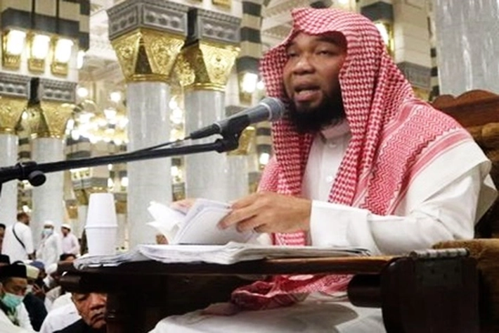 Jemaah Haji Indonesia Dengarkan Ceramah Dr Ariful Bahri Ustaz Asal Riau yang Sudah Menetap di Masjid Nabawi
