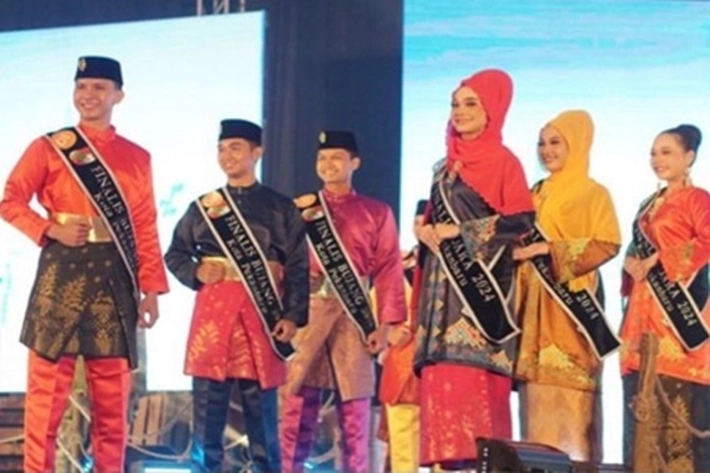 Grand Final Bujang Dara Pekanbaru Dihadiri Pj Walikota Risnandar Mahiwa yang Juga Didampingi istri
