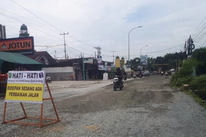 Pemprov Riau Tuntaskan Perbaikan Kerusakan Jalan Adi Sucipto, Imam Munandar dan Hang Tuah Pekanbaru