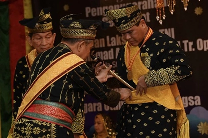 Laksamana TNI Muhammad Ali Bergelar Datuk Seri Segara Utama Setia Wangsa yang Sudah Jadi Melayu Secara Utuh