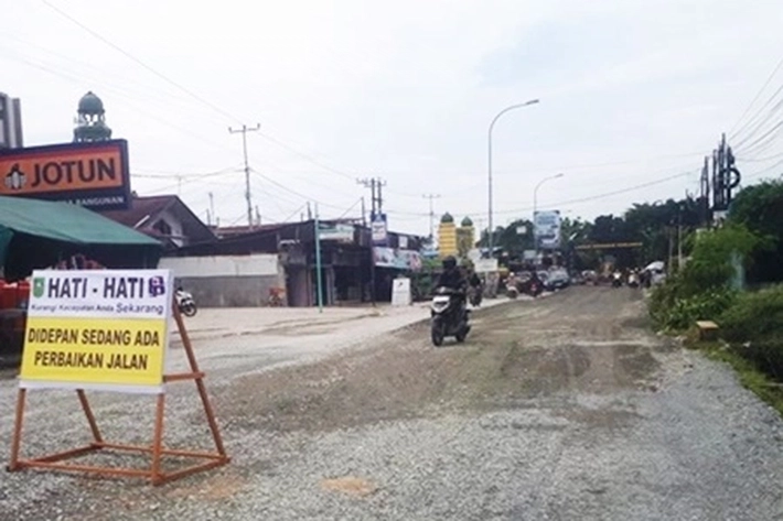 Pemprov Riau Gerak Cepat Perbaiki Jalan Adisucipto Pekanbaru