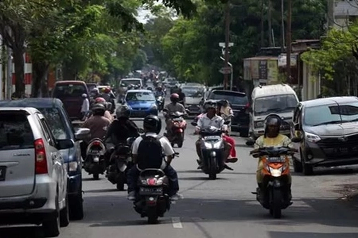 Dishub Pekanbaru Beri Tindakan Tegas Kendaraan Parkir Sembarangan di Bahu Jalan