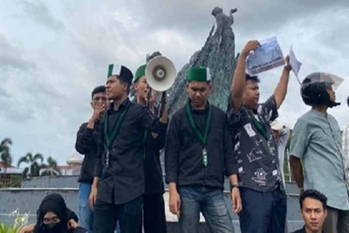 HMI Pekanbaru Gelar Aksi Tolak Wacana Kebijakan Tabungan Perumahan Rakyat di DPRD Riau
