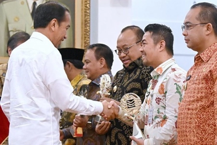 Pj Walikota Risnandar Mahiwa Raih Penghargaan 3 Kali Berturut-turut dari Presiden Jokowi