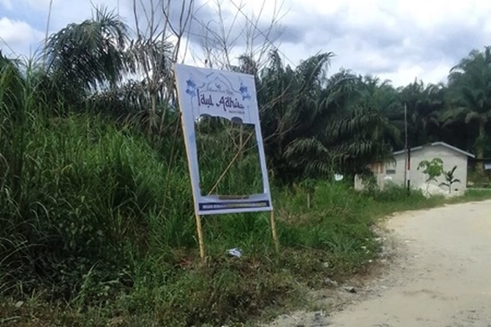 Baliho Bakal Calon Bupati Rohil di Rusak