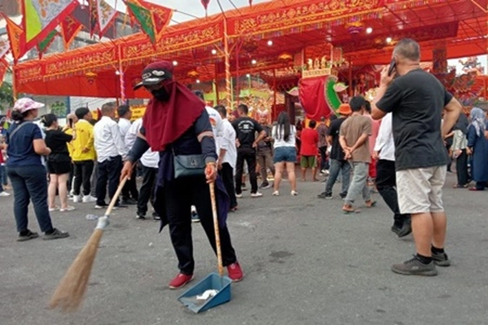 Usai Ritual Bakar Tongkang, 3 Ribu Petugas DLH Rohil Bersihkan Sampah di Bagansiapiapi