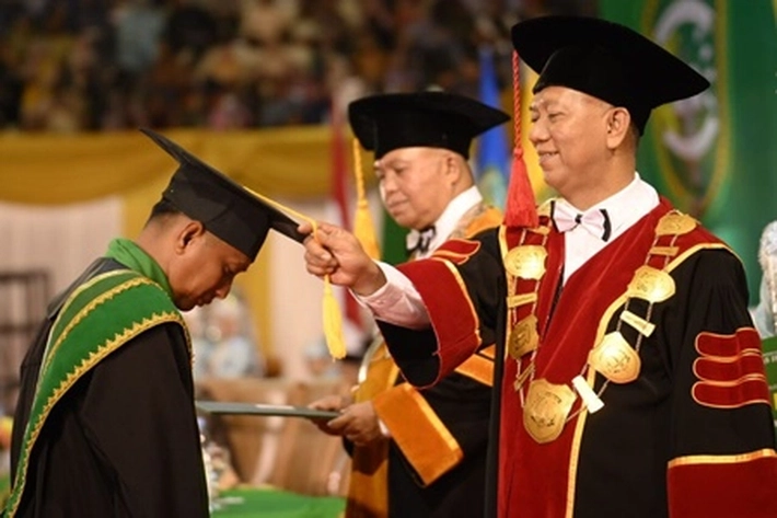 UIR Lakukan Wisuda Periode II dan Kukuhkan 1.225 Wisudawan, Rektor: Terus Tingkatkan Mutu Terbaik