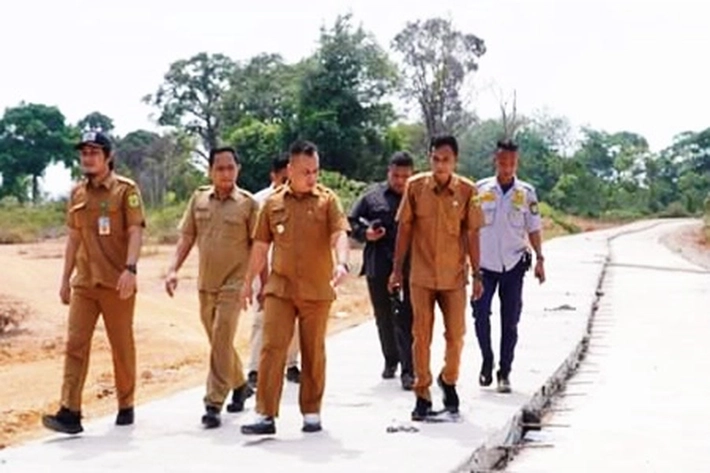 Pemkab Lingga Gencar Buka Akses Jalan Darat, 'untuk Tingkatkan Konektivitas dan Aksesibilitas Desa'