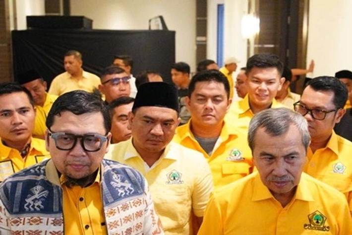 Syamsuar Terima Mandat Resmi Maju Pilgubri dari DPP Golkar