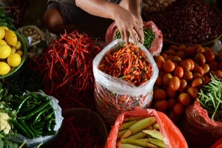 Rata-rata Harga Bahan Pangan Cenderung Turun, Hanya Minyak Goreng dan Daging Ayam yang Naik