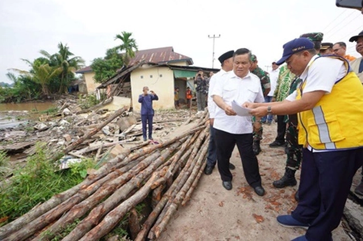 Pj Gubri SF Hariyanto Instruksikan BPBD Riau Siapkan Bantuan untuk Korban Abrasi di Inhil