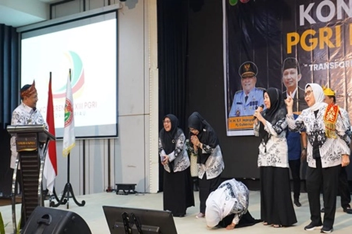 4 Guru Ucapkan Terimakasih pada Pj Gubri karena Dapat Hadiah Umrah Gratis