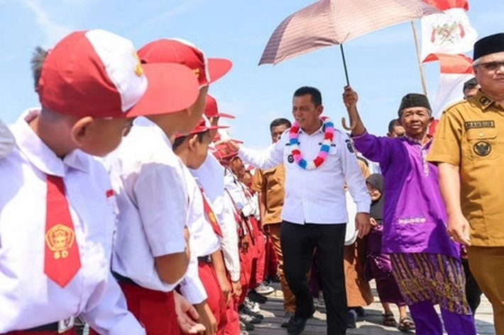 Gubernur Kepri Turun Langsung ke Desa untuk Salurkan Bantuan dan Pemerataan Pembangunan 