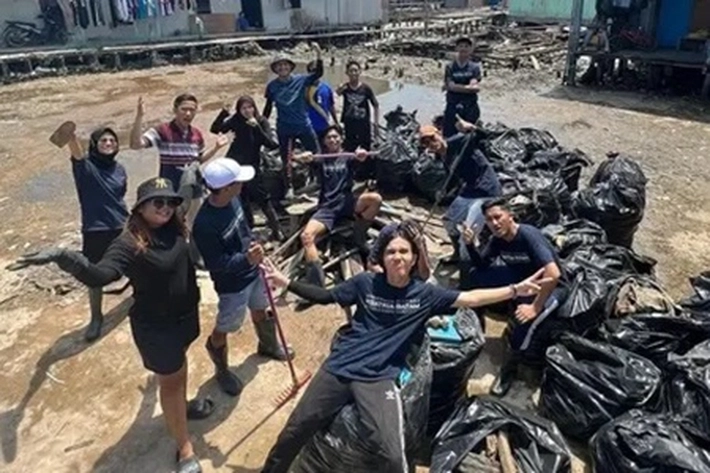 Sekelompok Anak Muda Berjibaku Kumpulkan Sampah Hampir 5 Ton di Kampung Tua Tanjung Uma