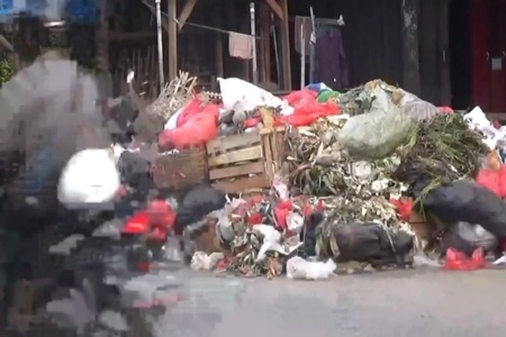 Sampah Kembali Menumpuk Timbulkan Bau yang Mengerikan, 'Jual Beli di Pasar Pagi Arengka Jadi Buyar'