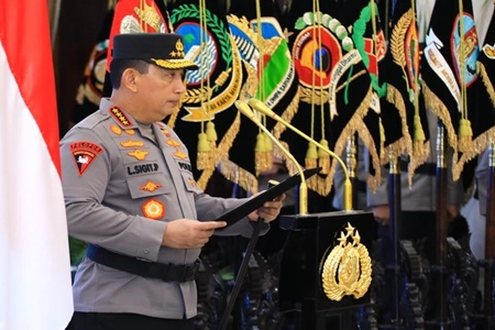 Kapolri Memimpin Upacara Kenaikan Pangkat dan Sertijab Pati Polri