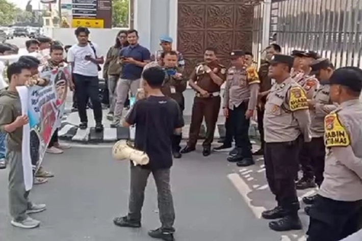 AMAK dan PERARI Bergantian Demo Bupati Afrizal Sintong, 'Agar Diselesaikan Segala Perkaranya Sebelum Pilkada'